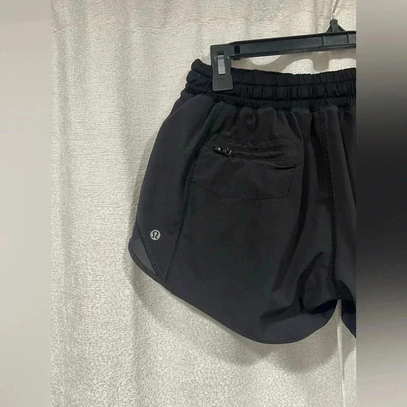 Lululemon Black Hotty Hot Low-Rise Lined Short 2.5 Drawstring - Picture 3 of 4